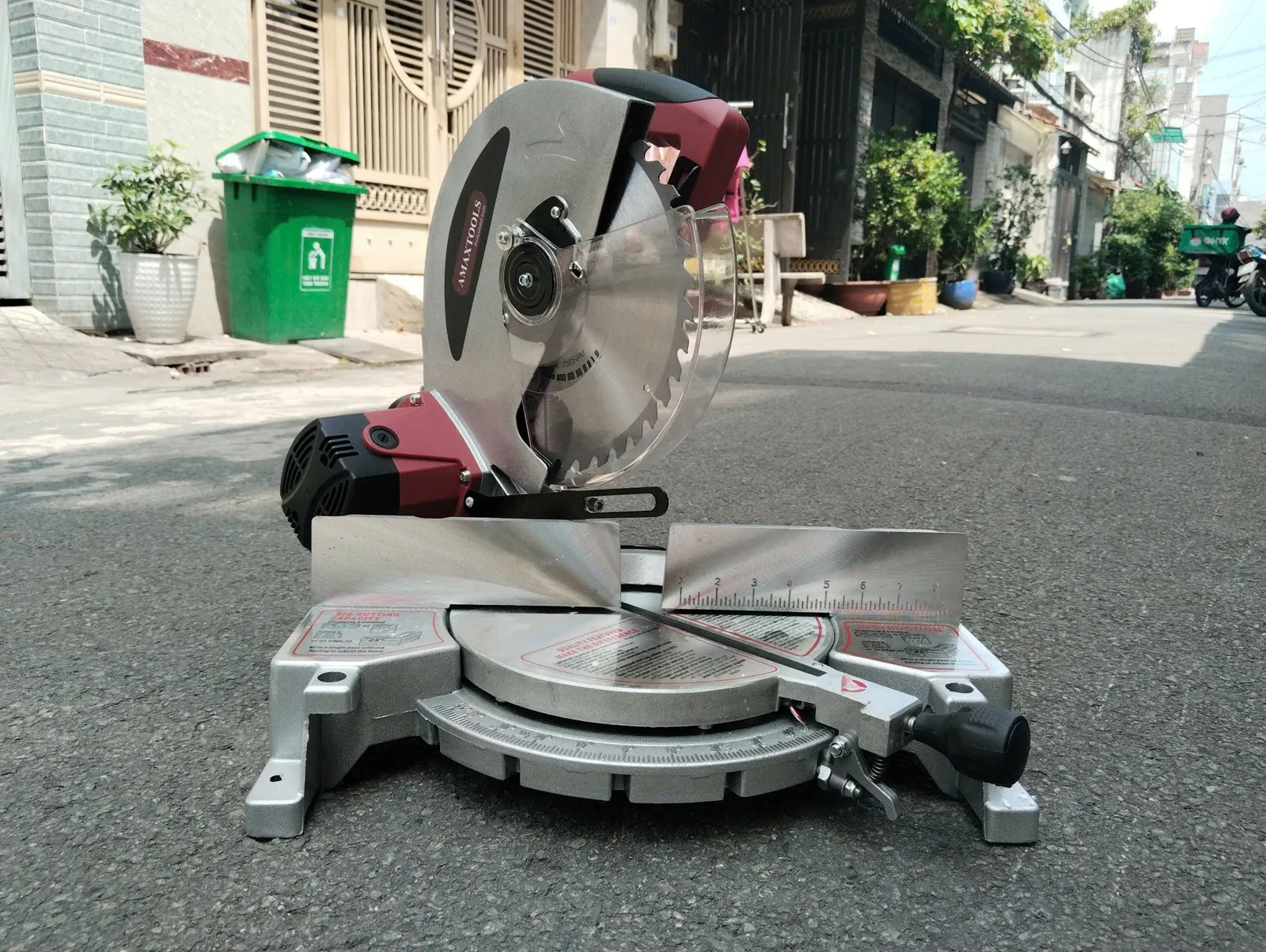 Máy Cắt Nhôm Amaxtools AM255-01 1600W